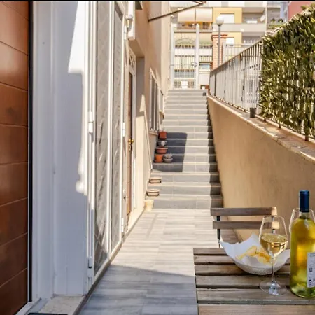 Secret Casa Bovari Metro B1 Conca D'oro アパート *